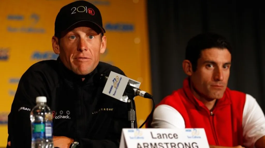 Lance Armstrong a George Hincapie (vpravo)