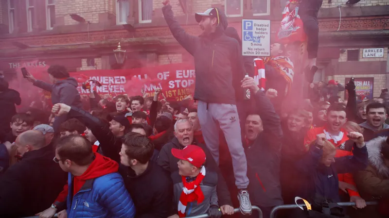 Fotbaloví fanoušci před utkáním Manchester City - Liverpool