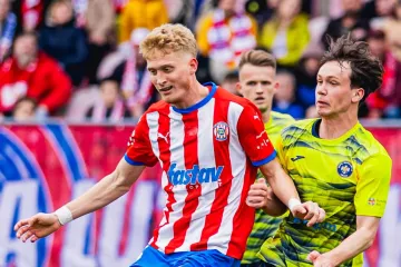 Tadeáš Vachoušek v souboji s Markem Haldou (vpravo)