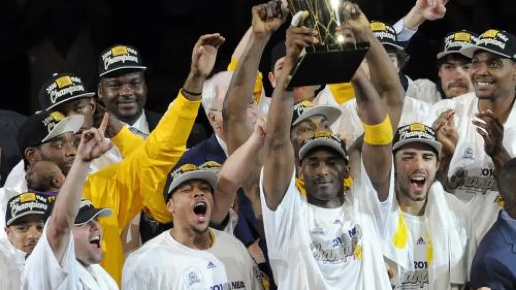 Hráčí Los Angeles Lakers slaví titul