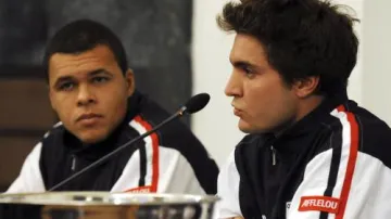 Jo-Wilfried Tsonga  a Gilles Simon