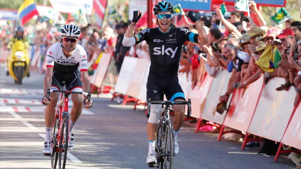 Ir Nicolas Roche slaví vítězství v etapě na Vueltě 
