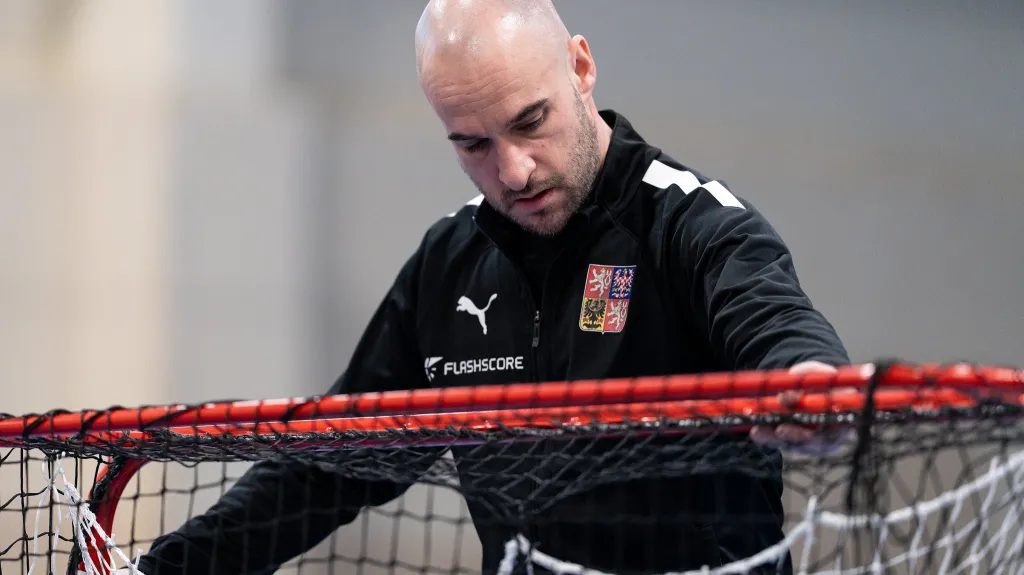 Trenér reprezentace florbalistek Lukáš Procházka