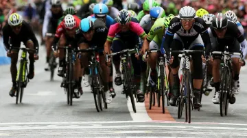 Hromadný spurt druhé etapy