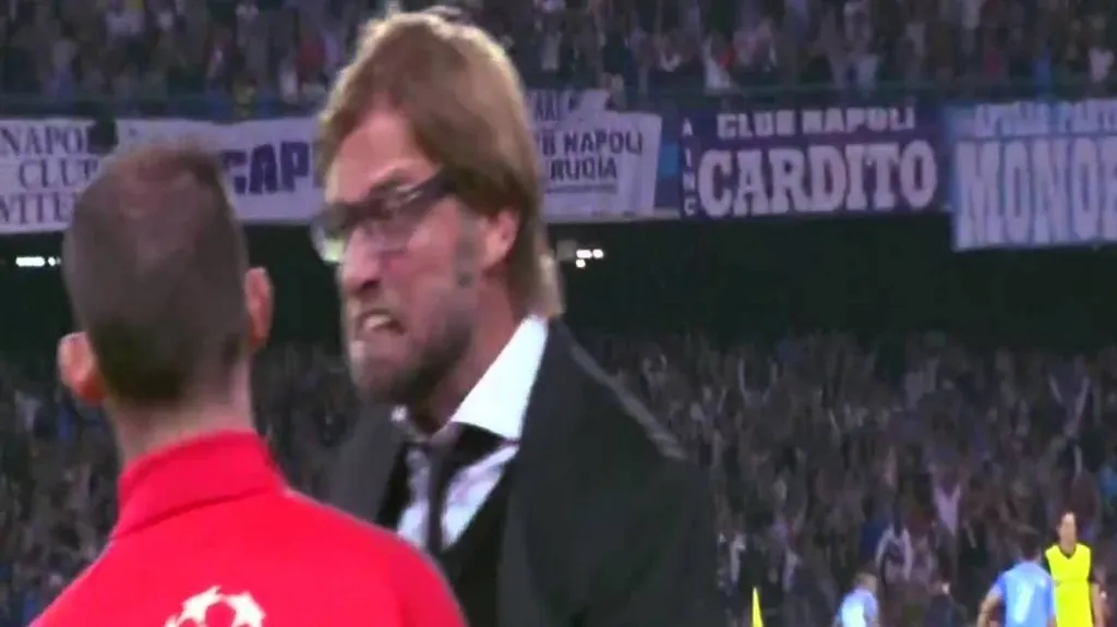 Trenér Klopp neunesl první gól Neapole a skončil na tribuně