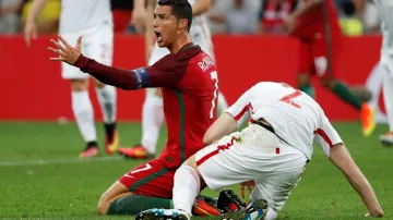 Ronaldo v zápase s Polskem