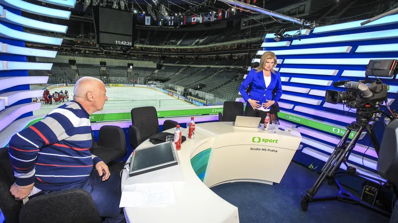Studio a zázemí ČT v O2 areně před MS v hokeji