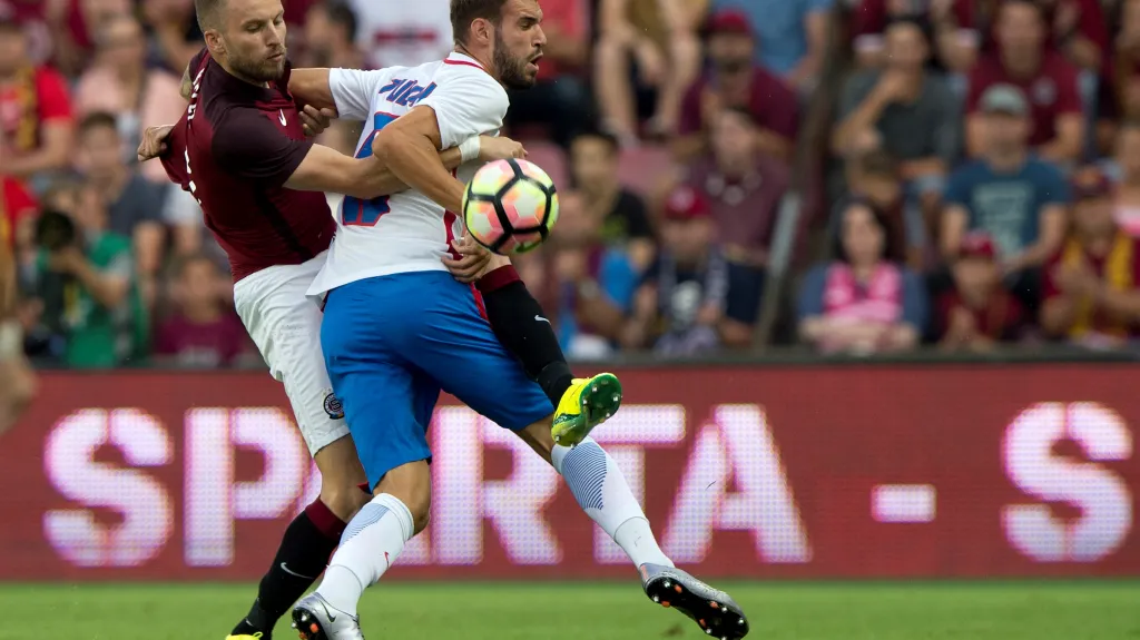 Michal Kadlec  Alexandru Tudorie ze Steauy