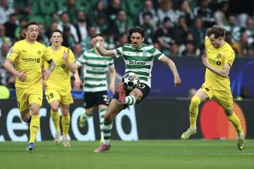 Francisco Trincao ze Sportingu v obležení hráčů Bodö/Glimt
