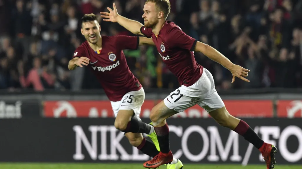 Martin Hašek ze Sparty se raduje ze vstřelené branky