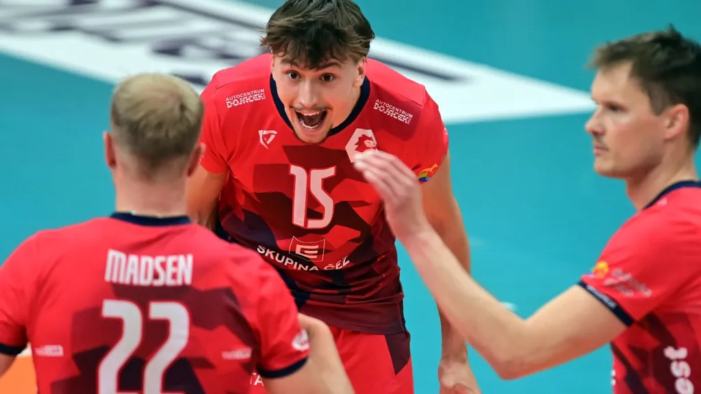 Pražští Lvi porazili Karlovarsko 3:0 a srovnali stav série na 2:2