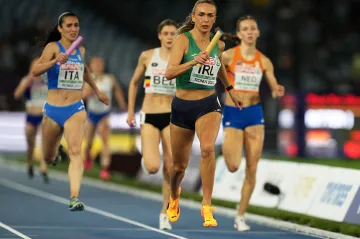 Smíšenou štafetu na 400 metrů překvapivě vyhrála irská čtveřice