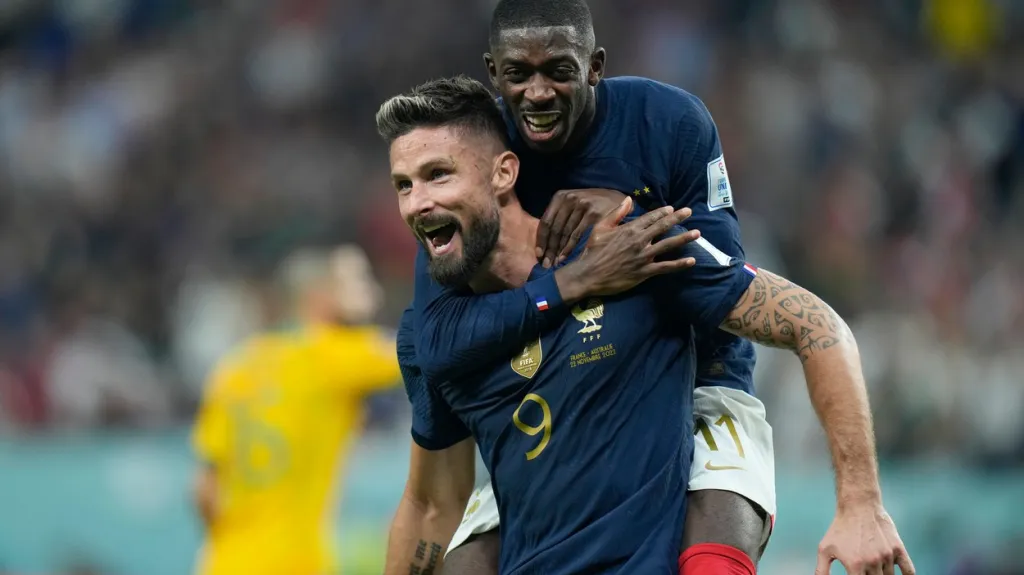 Francouz Olivier Giroud se raduje z gólu v síti Austrálie