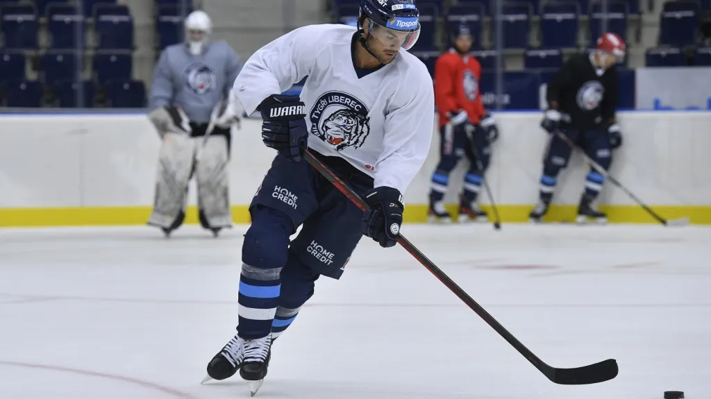 Michael Frolík na tréninku Bílých Tygrů