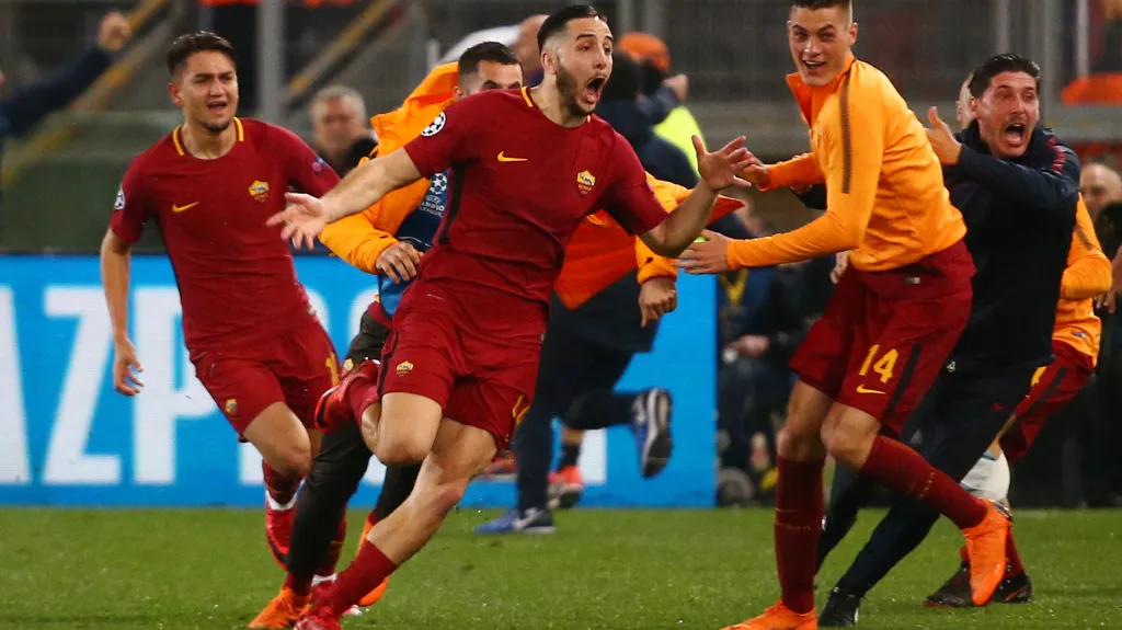 Kostas Manolas slaví branku Říma se spoluhráči