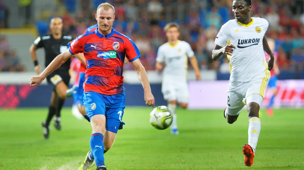 Plzeňský Michael Krmenčík proti zlínskému Ibrahimu Traorému