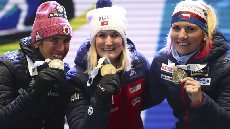 Medailový ceremoniál na MS s bronzovou Charvátovou