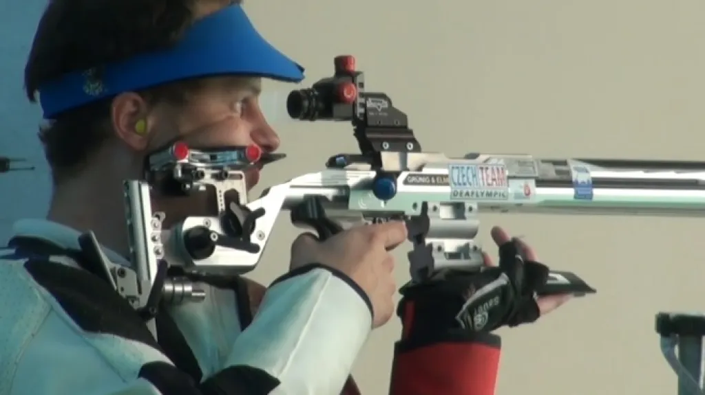 Střelec Bartošek na deaflympiádě už další medaili nezískal