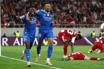 Kylian Mbappé slaví čtvrtý gól proti Olympiakosu