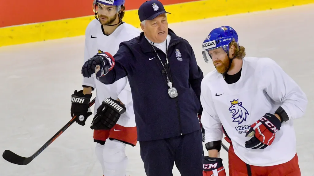 Michael Frolík s Jakubem Voráčkem a Milošem Říhou