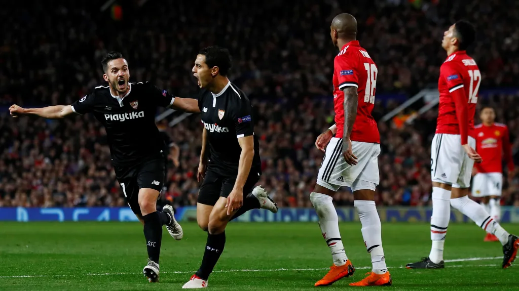 Wissam Ben Yedder ze Sevilly se raduje z gólu v síti Manchesteru United
