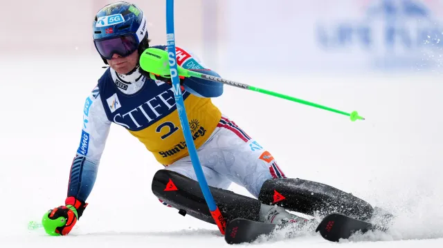 Jízdy Henrika Kristoffersena a Timona Haugana v 1. kole slalomu