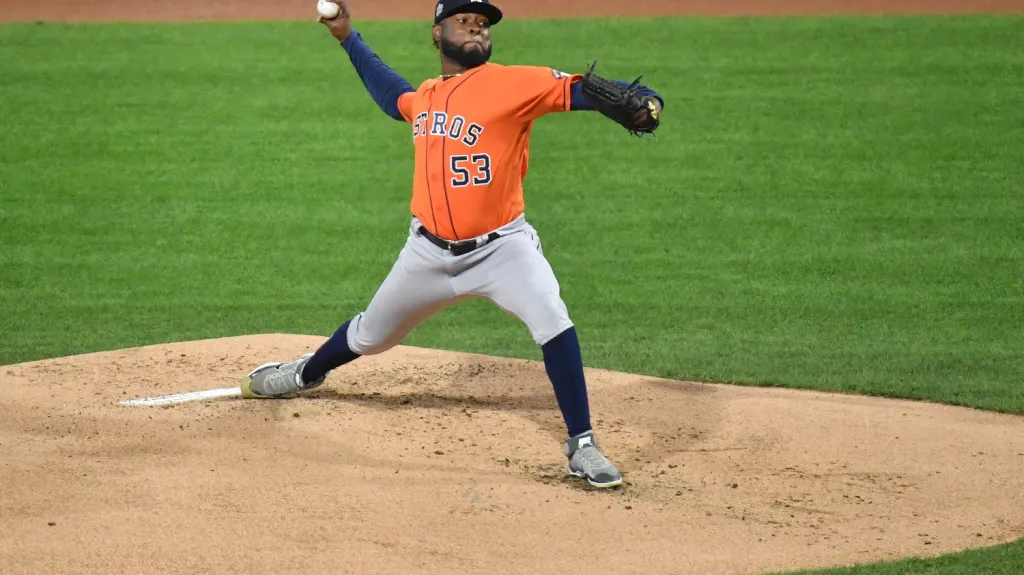 Nadhazovač Houstonu Cristian Javier