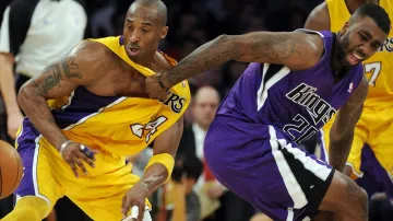 Kobe Bryant v utkání se Sacramentem