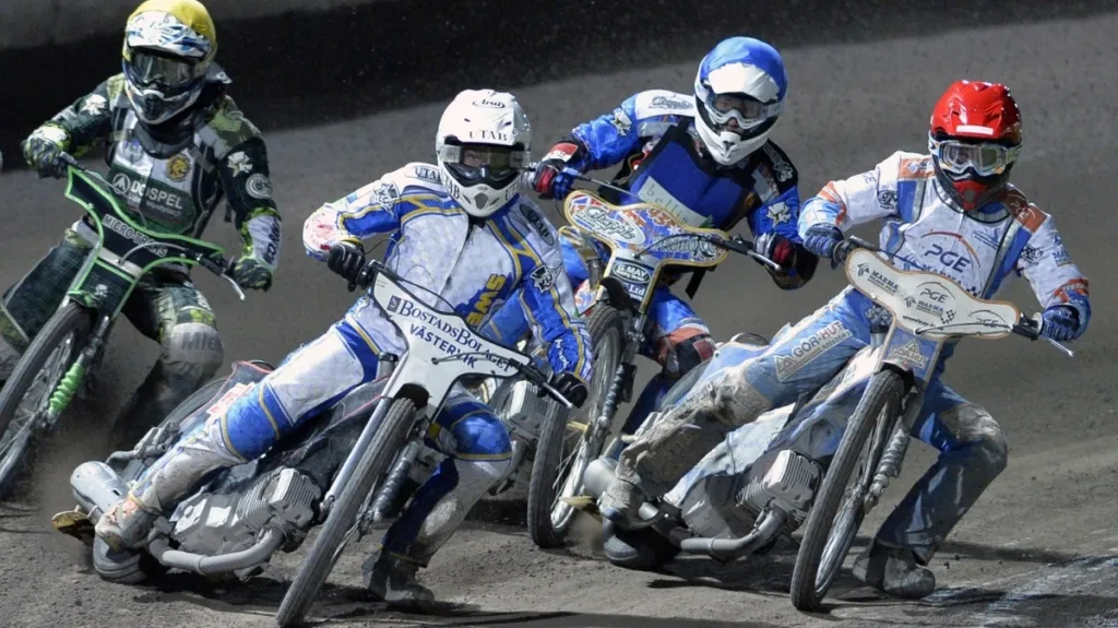 Rafal Okoniewski z Polska (vpravo) se stal vítězem memoriálu Luboše Tomíčka