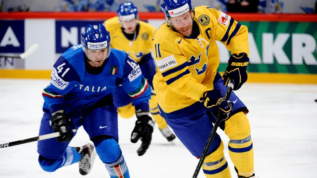 Daniel  Alfredsson v zápase s Itálií