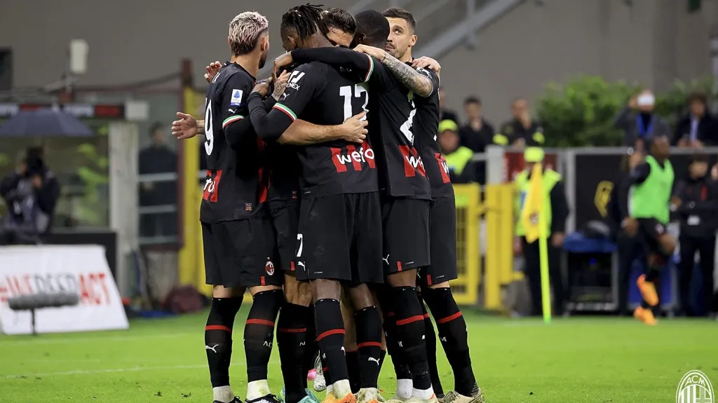 Hráči AC Milán slaví výhru