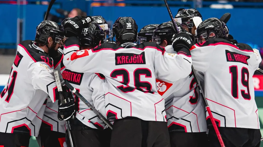 Radující se hokejisté Sparty