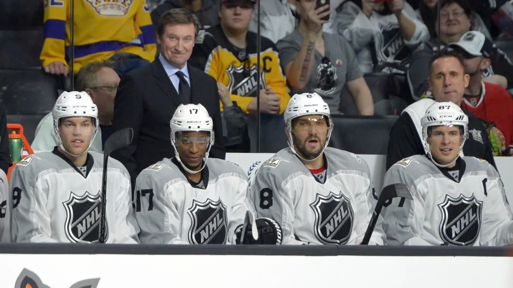 Wayne Gretzky na lavičce při Utkání hvězd