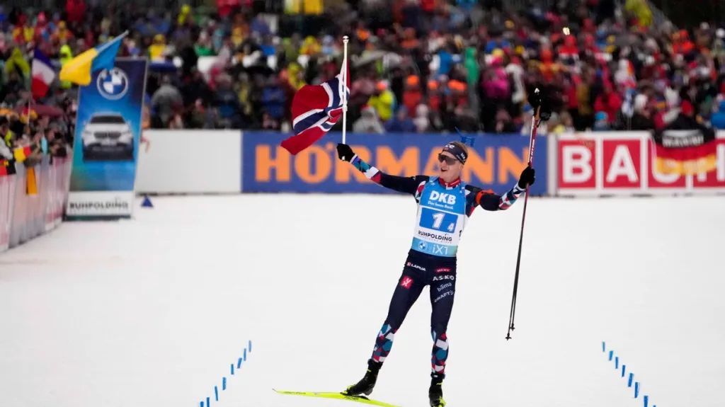 Johannes Tingnes Boe první v cíli štafety