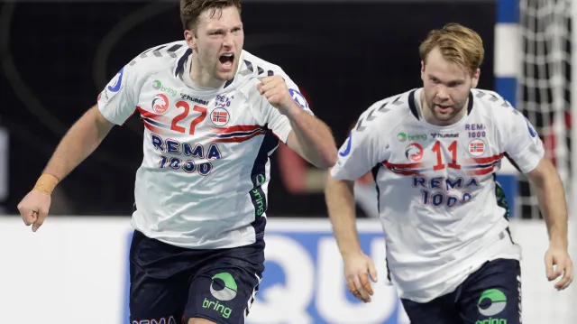 Klíčový zákrok Saeverase, který vedl k výhře Norů v derby