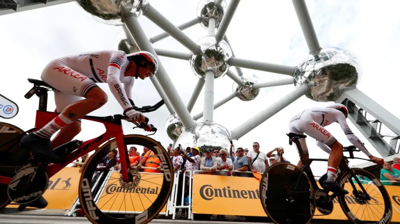 Týmová časovka vrcholila pod symbolem Bruselu Atomiem