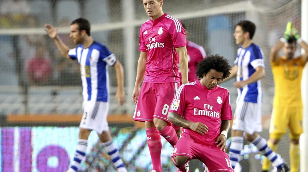 Zklamaní hráči Realu Madrid v duelu se San Sebastianem