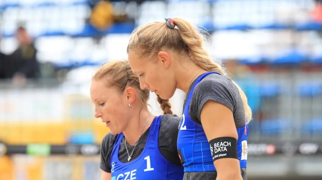 Beachvolejbalový pár Kolocová-Kvapilová