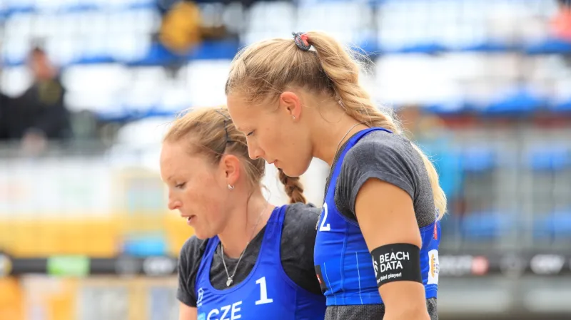 Beachvolejbalový pár Kolocová-Kvapilová