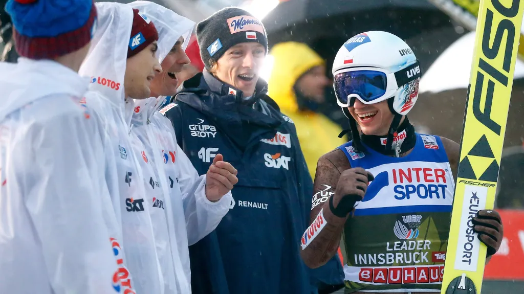 Kamil Stoch s kolegy z polského týmu