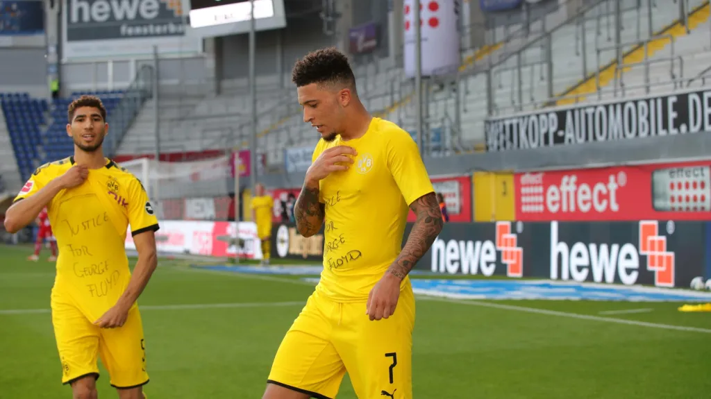 Achraf Hakimi (vlevo) a Jadon Sancho z Dortmundu