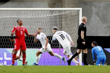 Hráči Izraele se radují z vyrovnání v zápase se Švýcarskem