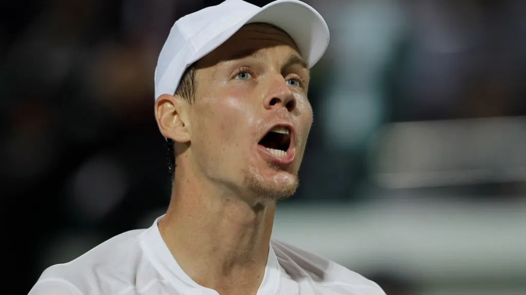 Tomáš Berdych během utkání s Federerem