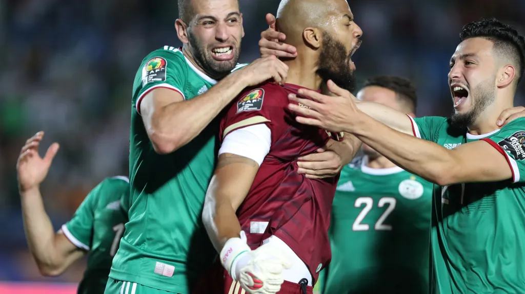 Alžířané slaví postup do semifinále Afrického poháru