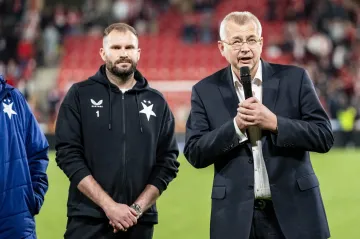 Jaroslav Tvrdík oznamuje fanouškům, že derby Slavia – Sparta se nedohraje
