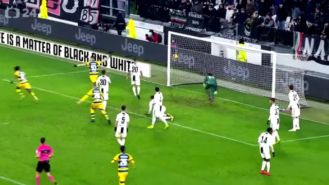 Ronaldovy dva góly Juventusu na výhru nestačily