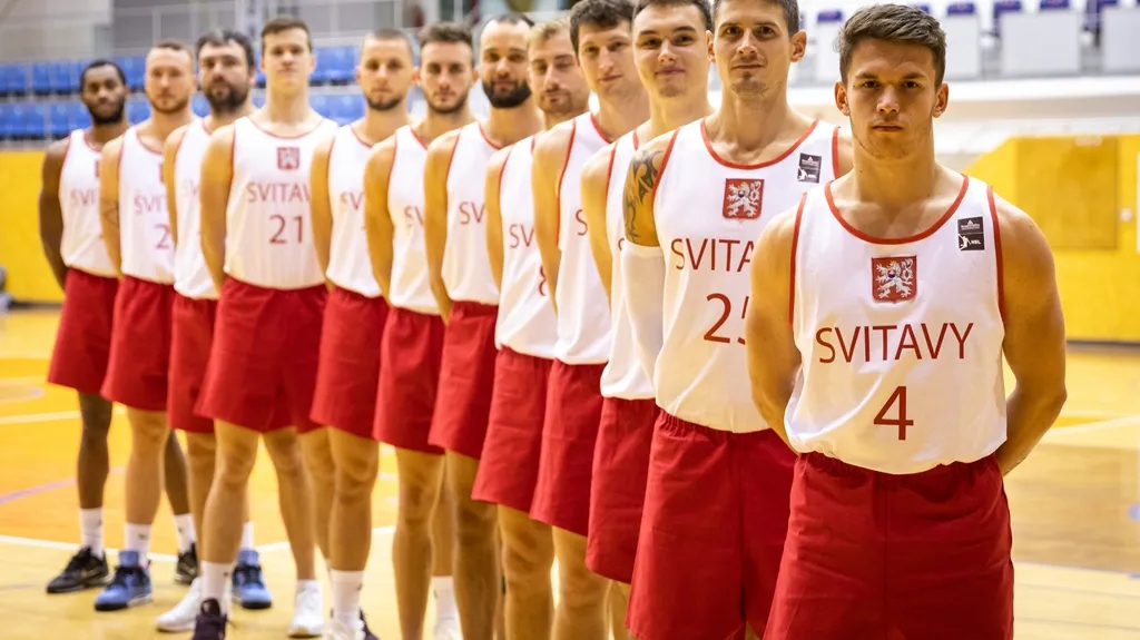 Svitavští basketbalisté v retro dresech