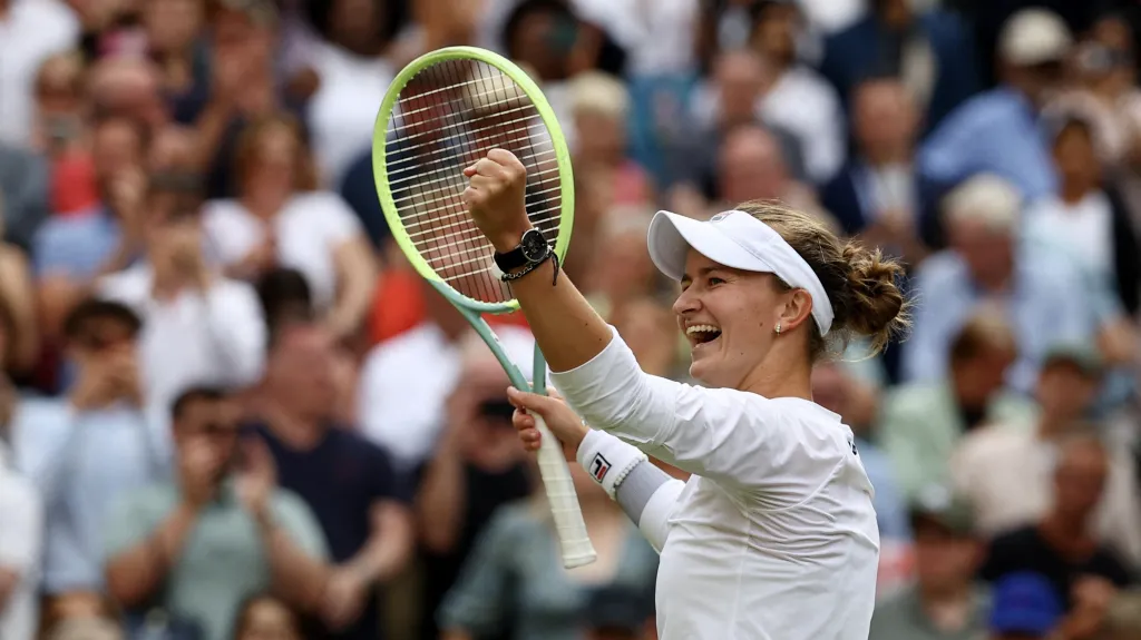 Barbora Krejčíková slaví postup do finále Wimbledonu