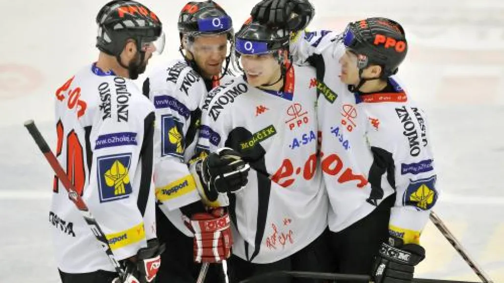 Hráči Znojma se radují z gólu