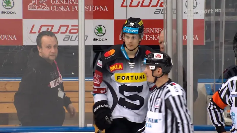 Konečný byl za vražení Kaňáka na hrazení vyloučen do konce utkání